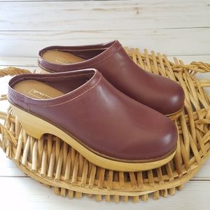 UO BDG Marigold Leather Clogs Wood Soles Size 8.